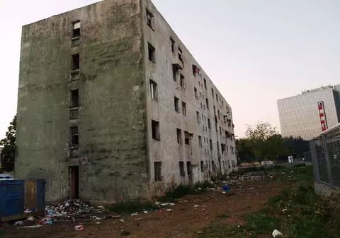 #Salvați Pipera/“Blocul groazei” a fost cândva în ”inima cartierului”. 100 de persoane au fost evacuate cu scandal | FOTOGALERIE