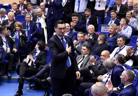 Răzvan Burleanu riscă să aibă soarta lui George Cosac. Napoleon Spartacus a pus tunurile pe conducerea FRF. FRT acuză o ”dezinformare cu intenție”