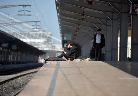 EXCLUSIV/ Angajații CFR Infrastructură au câștigat în instanță 250 de milioane de lei. Ceferiștii protestează joi