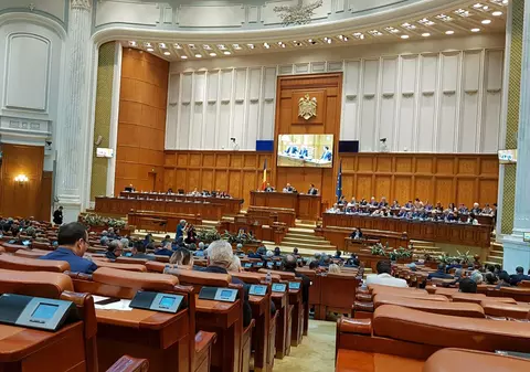 VIDEO Viorica Dăncilă: Salariul mediu a crescut în 2017 cu 14%, 105 miliarde de lei au intrat în economia României anul trecut- VIDEO