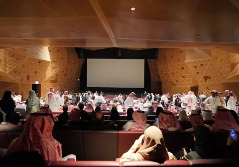 Primul film comercial a fost proiectat într-un cinematograf din Arabia Saudită după 35 de ani