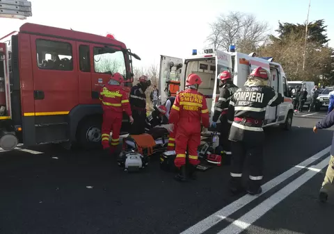 FOTO/ Șase răniți, într-un grav accident petrecut lângă Neptun. La fața locului intervine inclusiv elicopterul SMURD