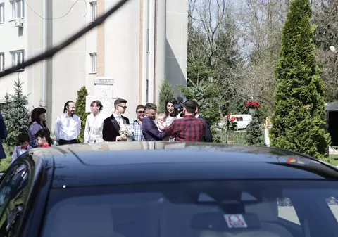 Apariție spectaculoasă a nașei Cristina Șișcanu la botezul fetiței Gabrielei Cristea. Toți au întors capul după ea