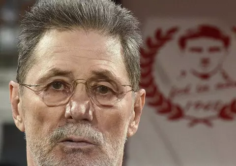 Dinamo a ajuns la retrogadare. După eșecul de la Botoșani, Cornel Dinu i-a făcut praf pe jucători și pe Claudiu Niculescu. "E teroristul fotbalului! Ține mâinile sus de parcă zice Allahu Akbar"