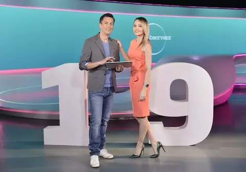 Cosmin Stan, la pupitrul știrilor de la Antena 1, alături de Octavia Geamănu