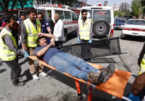 UPDATE | Dublu atentat sinucigaș la Kabul. Cel puțin 25 de morți, din care 9 jurnaliști