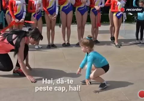 Ce spune profesoara fetiţei din Piteşti care s-a dat peste cap în faţa Vioricăi Dăncilă