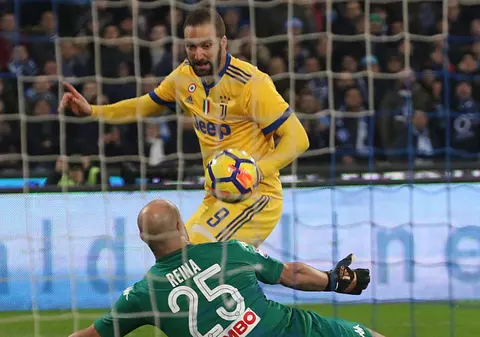 Un coechipier al lui Vlad Chiricheș, bănuit de legături cu mafia napoletană