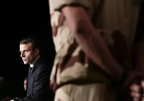 Emmanuel Macron propune un serviciu militar obligatoriu de o lună pentru tinerii francezi