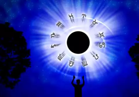 Horoscop weekend 20-22 aprilie 2018. La ce să te aștepți cu Luna în Rac, între Luna nouă și Luna plină!