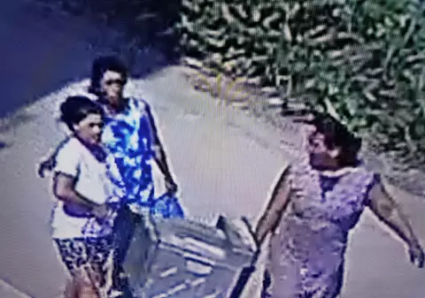 Hoţii au spart toate apartamentele dintr-un bloc din Ilfov! Au plecat acasă cu mobilier şi electrocasnice