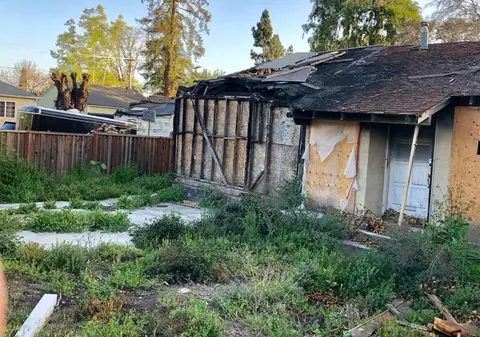 O cocioabă arsă din Silicon Valley, California, se vinde cu 800.000 de dolari. De necrezut cum arată