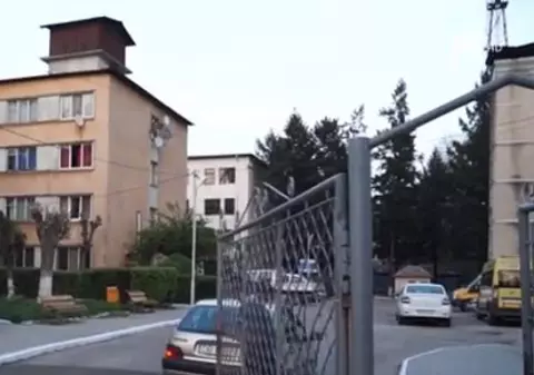 Un bărbat din Târgoviște s-a aruncat în gol de la fereastră, după ce fiul lui s-a înecat în mare