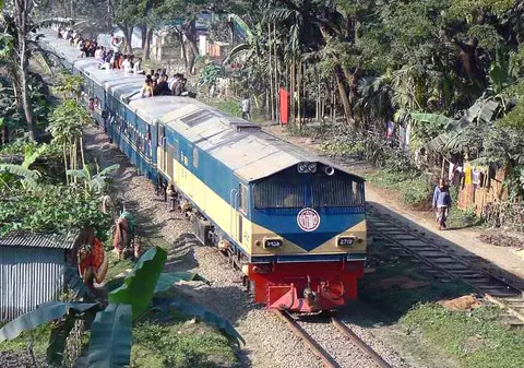 Carnagiu în India. Peste 50 de morți și mai mult de 200 de răniți după ce un tren a intrat în plin în mulțime