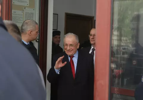 Iliescu, lovitură pentru Dragnea în scandalul cu SPP: ”Serviciul de Protecţie şi Pază este în slujba statului român, nu în slujba unui lider politic sau a altuia”