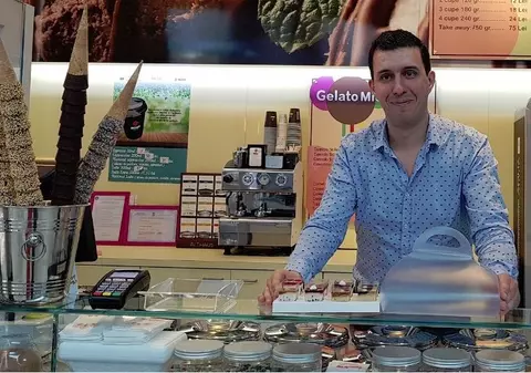 VIDEO/Italianul Matteo și neamțul Jurgen fac înghețată de post pentru români!