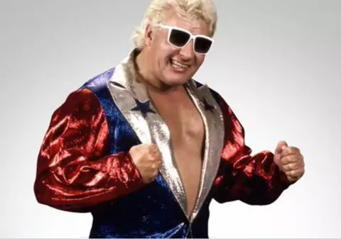 Un fost wrestler american a fost ucis de o camionetă când traversa strada