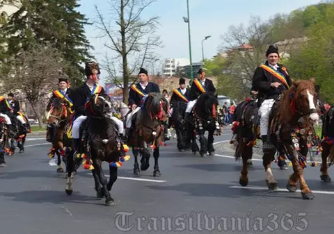 Junii Brașovului 2018. Peste 30.000 de oameni, la cea mai așteptată paradă din Duminica Tomii / FOTO&VIDEO