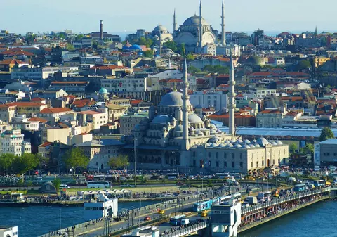 (P) Circuit fascinant în oraşul întins pe două continente, Europa şi Asia