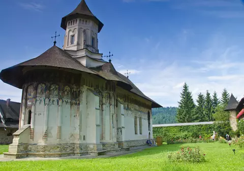 VIDEO / Trips&Tricks vă așteaptă cu Insula Marilor Zei și turismul rural românesc