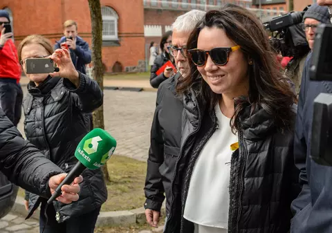 Românca Marcela Topor și-a vizitat soțul, pe Carles Puigdemont, în închisoare