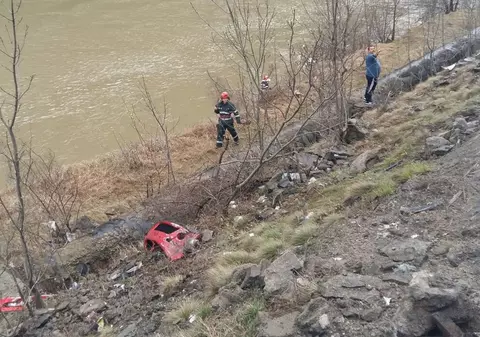 UPDATE: Accident pe Valea Oltului în Duminica de Florii. Părinții fetei de 13 ani, găsiți morți