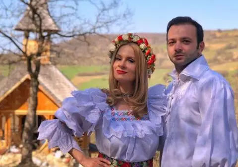 FOTO | Mihai Morar şi soţia lui au fost naşi de botez în Maramureș