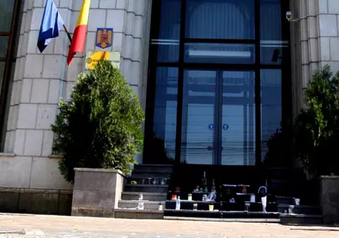 Gaură de 4,46 miliarde de lei pe primele trei luni, față de un excedent de 1,5 miliarde de lei în primul trimestru din 2017. Ce a făcut Guvernul cu banii