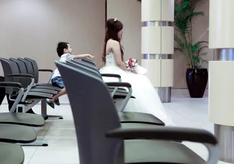 Un cuplu contestă anularea căsătoriei după ce soțul și-a schimbat sexul