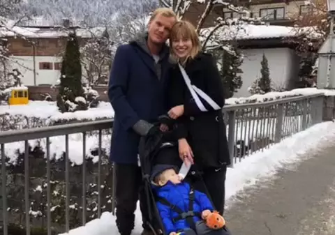 Scrisoarea emoționantă a iubitei secrete a lui DJ Avicii. Era ”tată vitreg” pentru fiul acesteia