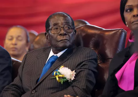Robert Mugabe este acuzat că ar fi făcut dispărute diamante de 15 miliarde de dolari