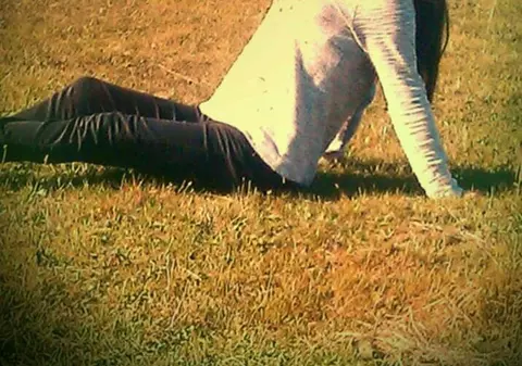 O adolescentă din Suceava s-a sinucis după ce părinții i-ar fi luat telefonul