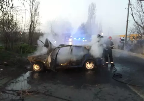 O mașină a luat foc pe Centura Bucureștiului. Șoferul a murit