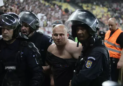 Totul despre incidentele de la Steaua - Rapid. Zeci de răniți după bătăile de pe Arena Națională, reținuți, evacuați / GALERIE FOTO