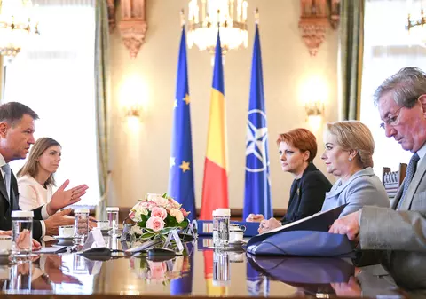 UPDATE. Iohannis a discutat la Cotroceni cu Viorica Dăncilă și Lia Olguța Vasilescu: ”Vedem că există categorii de salariați nemulțumiți și manifestări sindicale” (VIDEO)