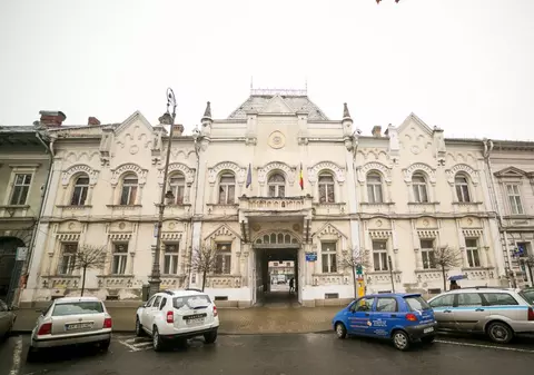 Cât trebuie să plătești pentru a deveni proprietarul Palatului Copiilor din Arad? Se află la doi pași de primărie și cuprinde aproape 40 de camere
