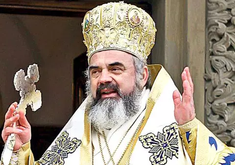 Patriarhul României, la început de an școlar: Este esențială dezvoltarea unei educații care să cultive libertatea, demnitatea, iubirea, recunoştinţa, prietenia, întrajutorarea
