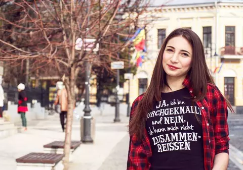 FOTO/ Cine este adolescenta găsită moartă la marginea unei păduri din Botoșani. Petronela Mihalachi avea 18 ani