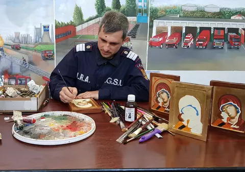 REPORTAJ/Pompierul care stinge incendii și salvează vieți este, în timpul liber, pictor de icoane. ”Nimic nu m-ar putea determina să renunț la pictură”