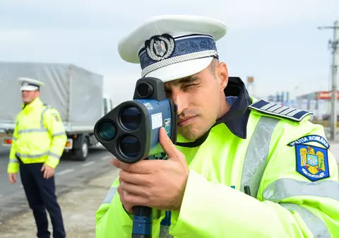 Poliţiştii au prins de Revelion 14 şoferi care goneau cu peste 200 km/h. Care a fost cea mai mare viteză