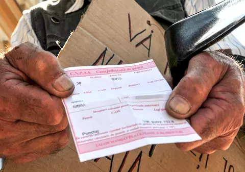 Românii ar fi trebuit să aibă în conturi 11.000 de lei, nu o medie 5.000 de lei