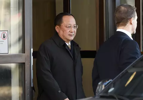 Ministrul de externe al Coreei de Nord, Ri Yong Ho, a ajuns astăzi la Moscova pentru o vizită istorică