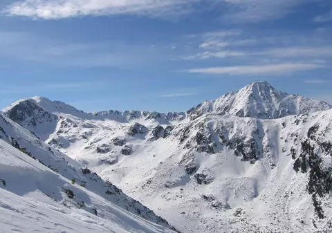 Risc de avalanșă în Masivul Retezat. Zăpada a devenit instabilă