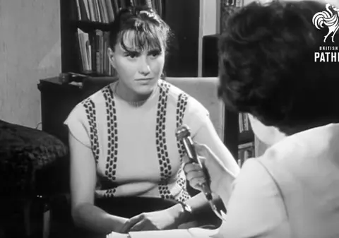 Ruxandra, tânâra cu care comuniștii se lăudau în toată lumea. Vorbitoare de 12 limbi străine / VIDEO