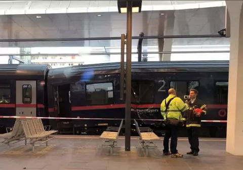 Doua trenuri s-au ciocnit în gara din Salzburg. Zeci de pasageri răniți
