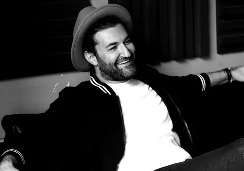 EXCLUSIV/ Smiley, dezbrăcat de secrete. Ce face în timpul liber, ce cărți citește, ce mâncăruri preferă și ce cadouri oferă