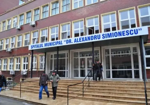 Un bărbat s-a aruncat de la etajul 5 al Spitalului din Hunedoara