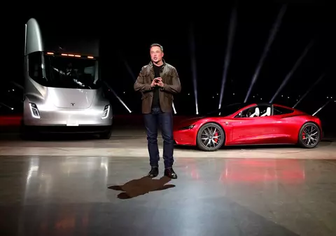 Suedia inaugurează un drum care încarcă mașinile electrice din mers