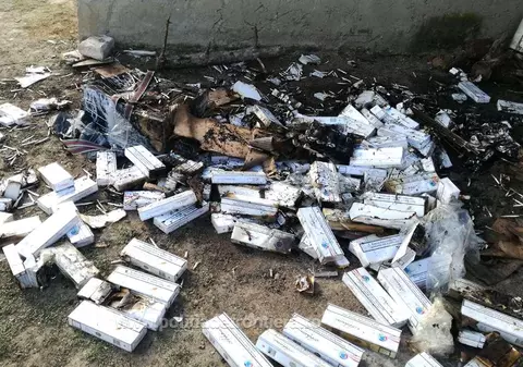 Botoșănean prins de polițiștii de frontieră în timp ce ardea țigări de contrabandă (VIDEO)