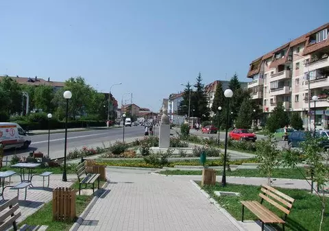 O șoferiță a lovit un copil de 2 ani, după ce a intrat cu mașina în parc